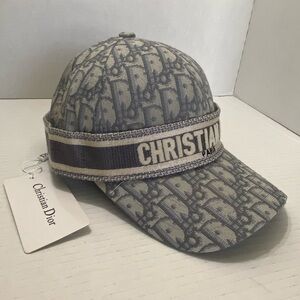 Absolutely gorgeous Baseball Cap 🧢✨